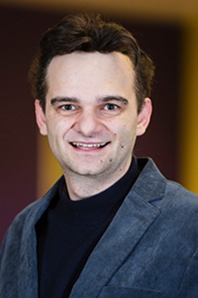 Professor Giampaolo Viglia [GV]